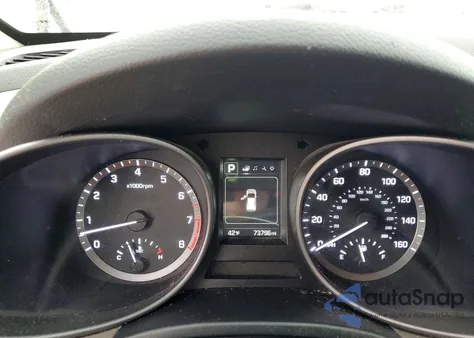 2017 Hyundai Santa Fe Sport z USA, uszkodzony, nr VIN 5NMZUDLB1HH021936